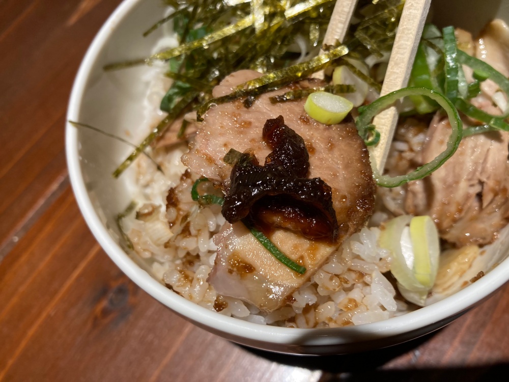 石垣島『はなれラーメン居酒屋 鎌倉』チャーシュー丼