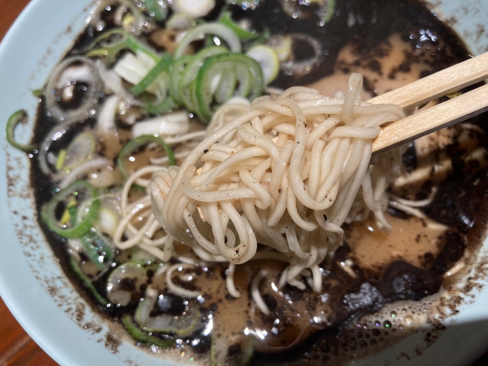 石垣島『はなれラーメン居酒屋 鎌倉』ラー油メン