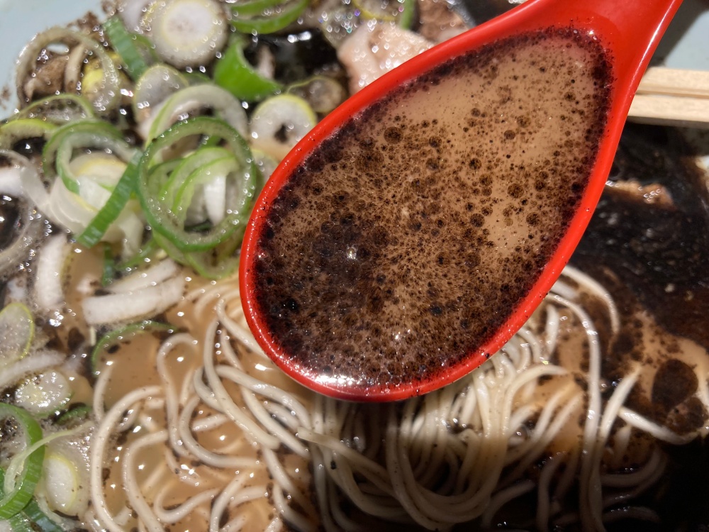 石垣島『はなれラーメン居酒屋 鎌倉』ラー油メン