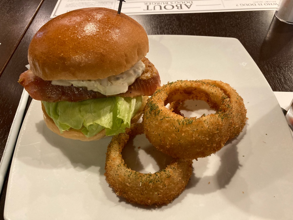 ダグズ・バーガー石垣島店 ツナステーキバーガー ダグズ・オニオンリングス コーラ