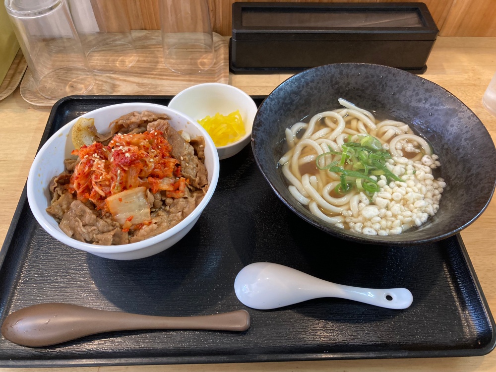 食堂もぶのキムチ牛丼(並盛り)のCセット