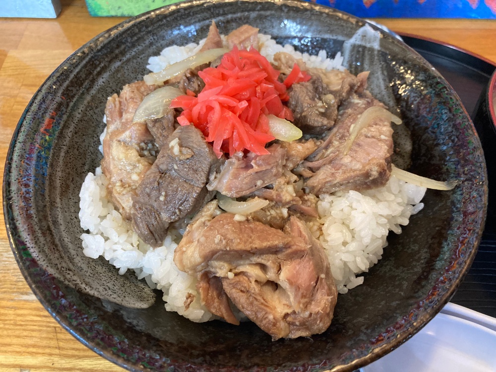 石垣島 珈琲亭 肉にく丼