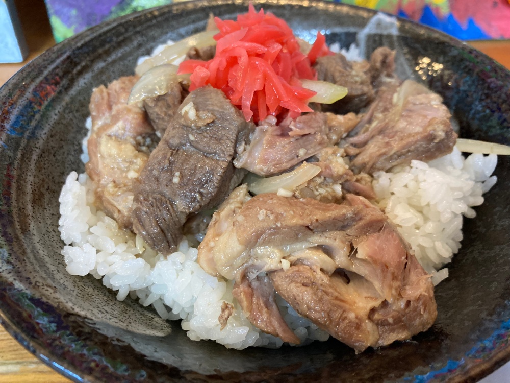 石垣島 珈琲亭 肉にく丼