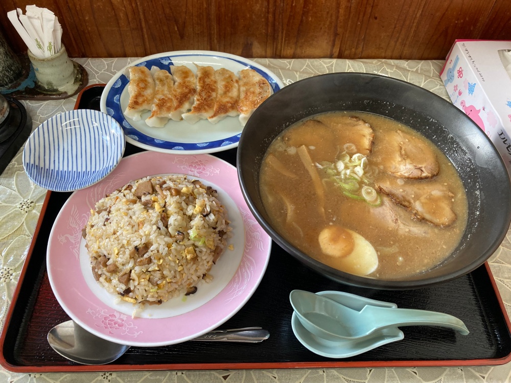 中国飯店 大富の味噌チャーシューメンセットと餃子6個