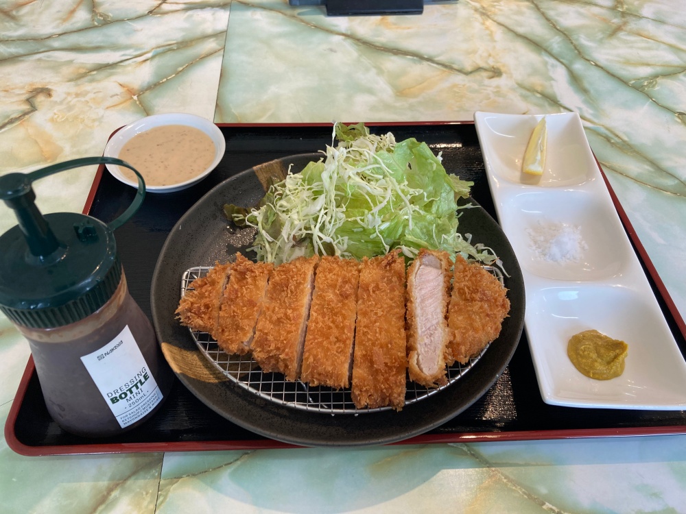 もっちゃん食堂 石垣島 特選ロースカツ定食