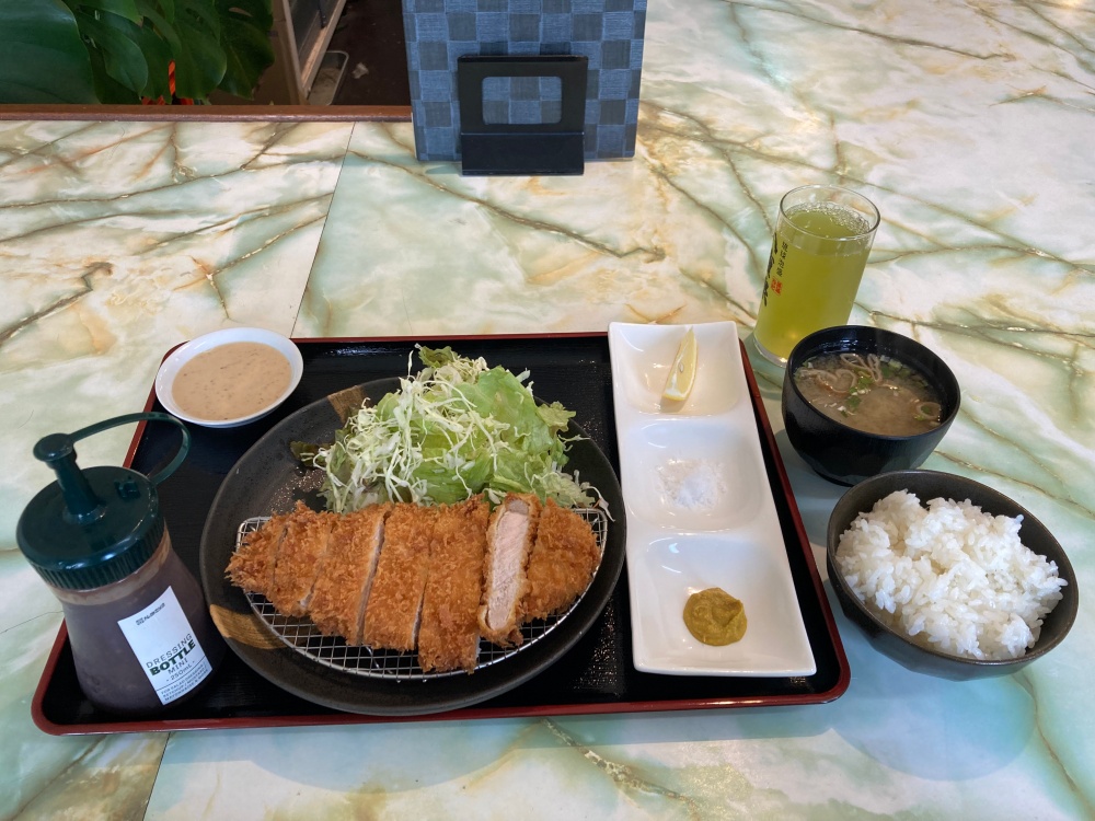 もっちゃん食堂 石垣島 特選ロースカツ定食