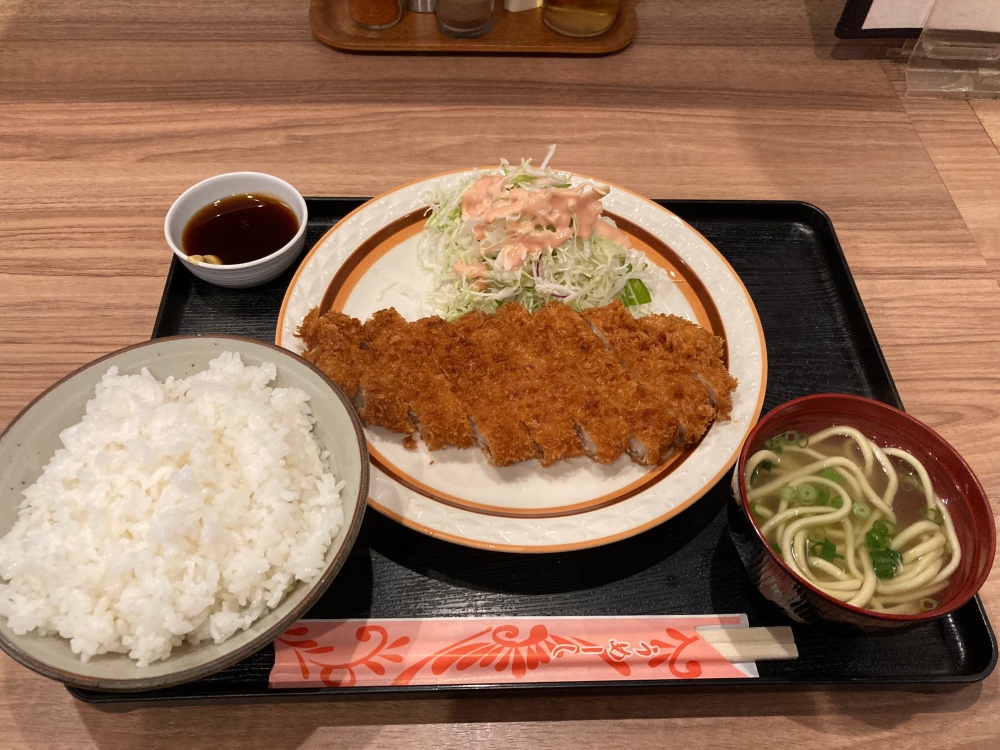 オアシス 石垣島 とんかつ定食