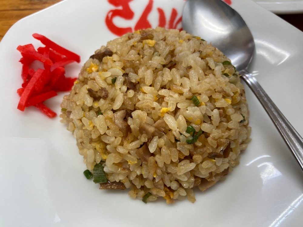 札幌らーめん問屋 ランチタイムセットメニュー『問屋セット（1250円）』 ミニラーメン（味噌、塩、醤油から選べる） 餃子3個 ミニチャーハン