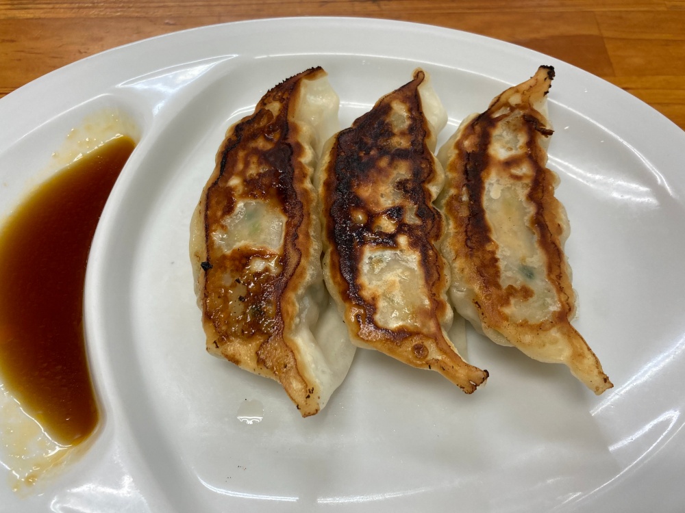 札幌らーめん問屋 ランチタイムセットメニュー『問屋セット（1250円）』 ミニラーメン（味噌、塩、醤油から選べる） 餃子3個 ミニチャーハン