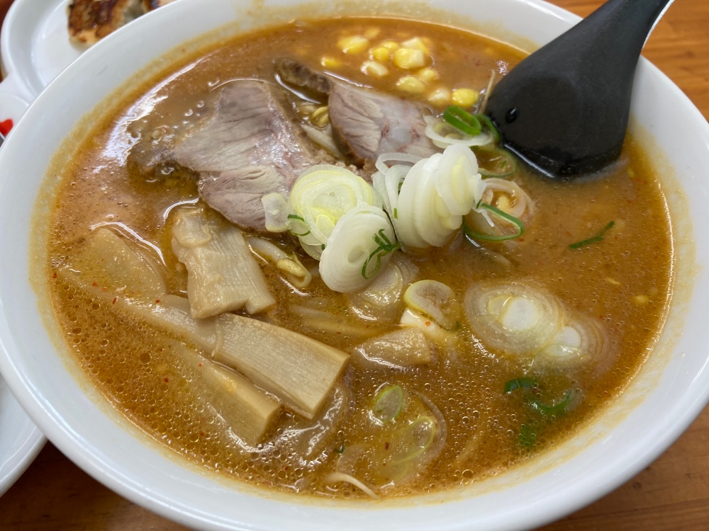 札幌らーめん問屋 ランチタイムセットメニュー『問屋セット（1250円）』 ミニラーメン（味噌、塩、醤油から選べる） 餃子3個 ミニチャーハン