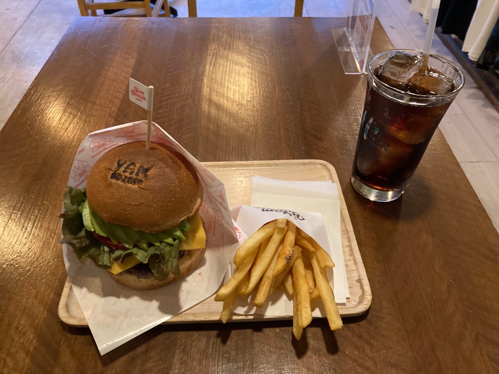 ヤンバーガー石垣島 ヤンバーガー ポテト コーラ