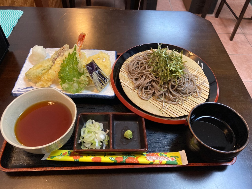 日本最南端のそば屋「ひらのや」の天ざるそば