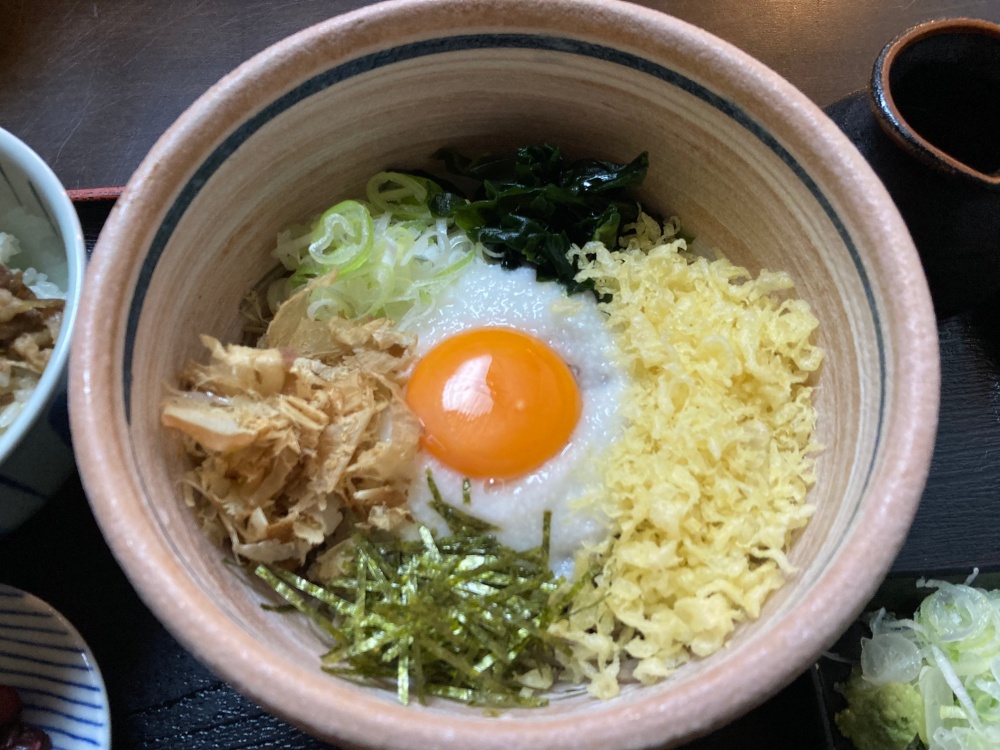 日本最南端のそば屋「ひらのや」の月見とろろそば