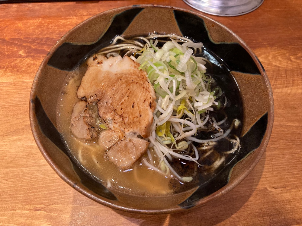 やぁさん食堂の黒マー油らーめん