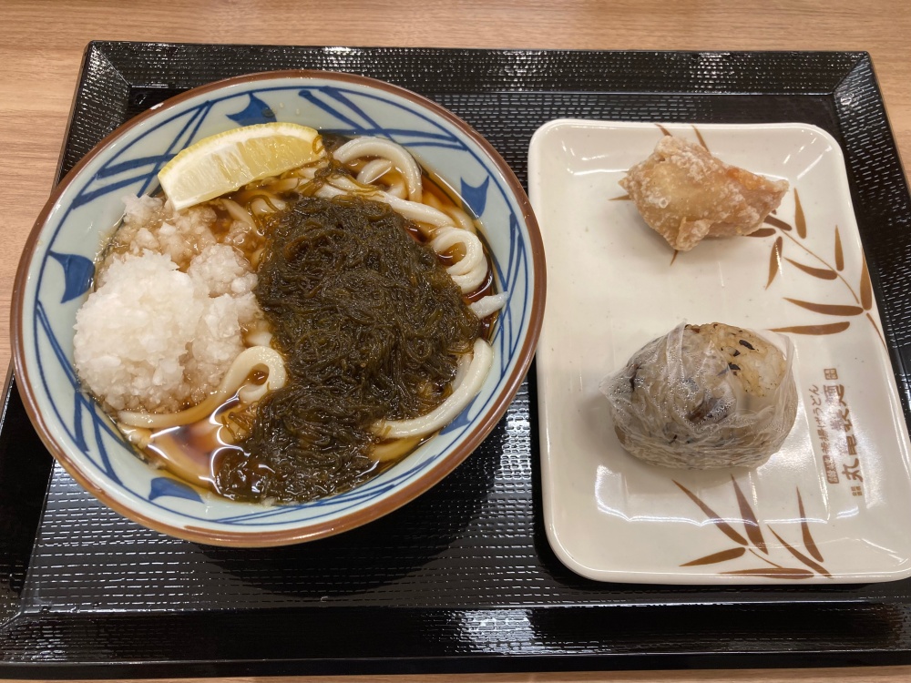 丸亀製麺石垣島店の鬼おろしもずくうどん