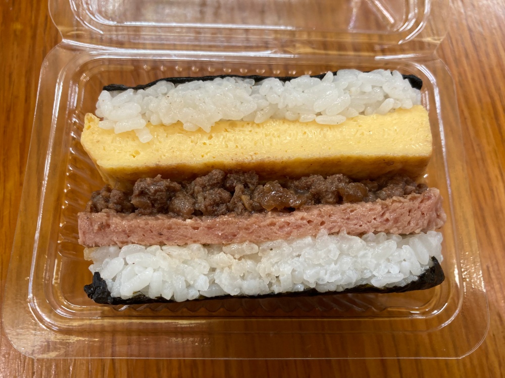 ポーたま 石垣牛おにぎりスタンドLENTO 島の定食屋の石垣牛そぼろ