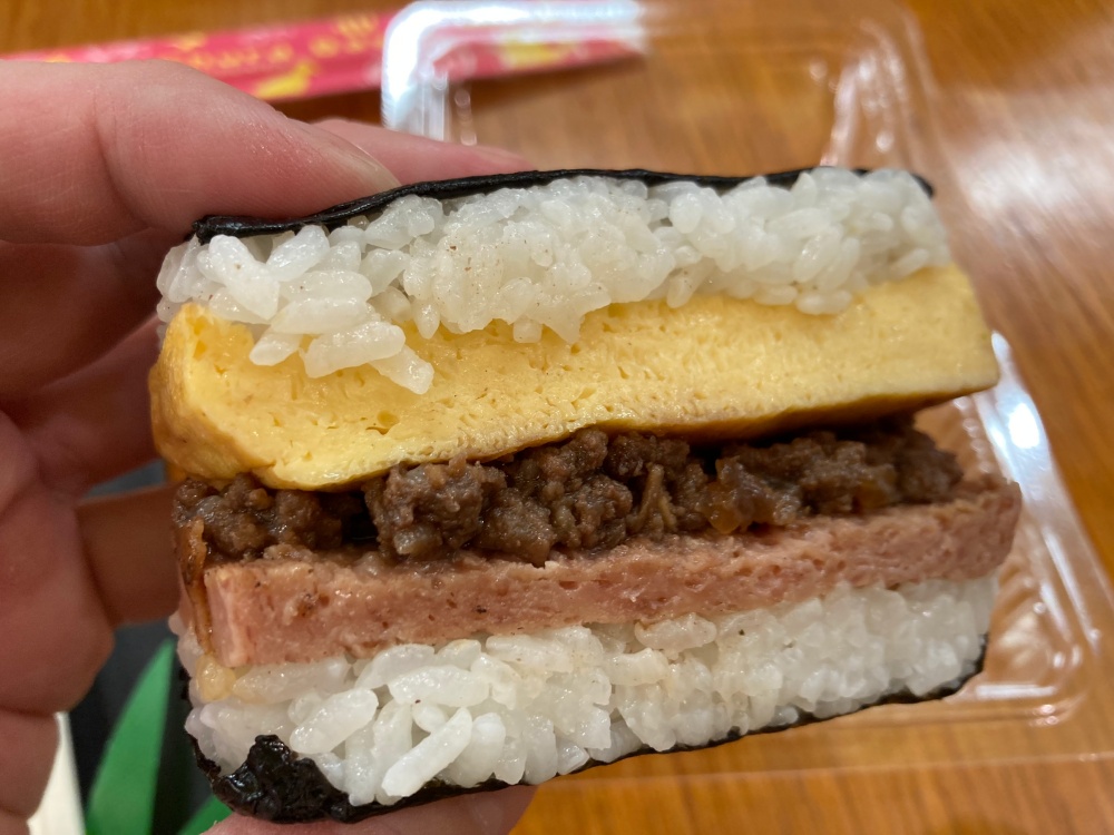 ポーたま 石垣牛おにぎりスタンドLENTO 島の定食屋の石垣牛そぼろ