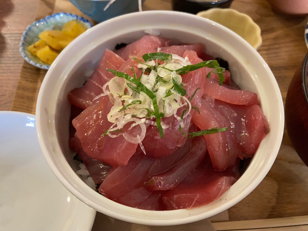 あさからひるごはんのまぐろ丼定食