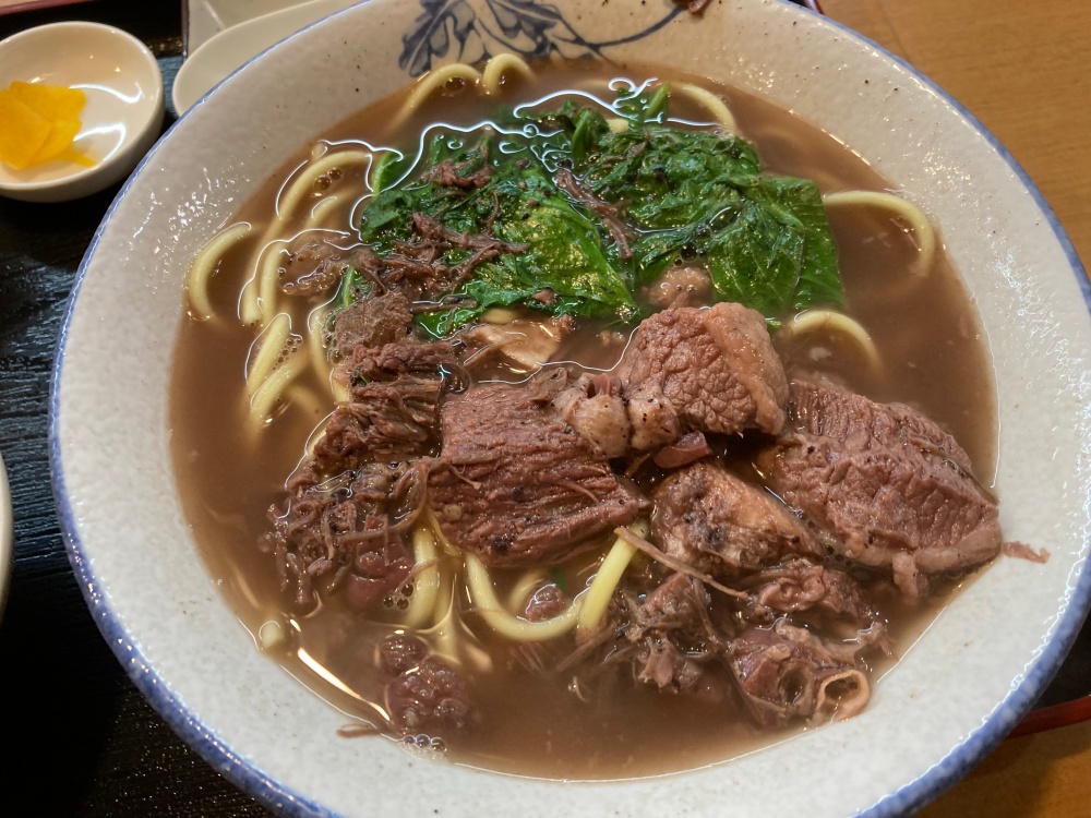 お食事家・まちきゃーの牛そばのセット