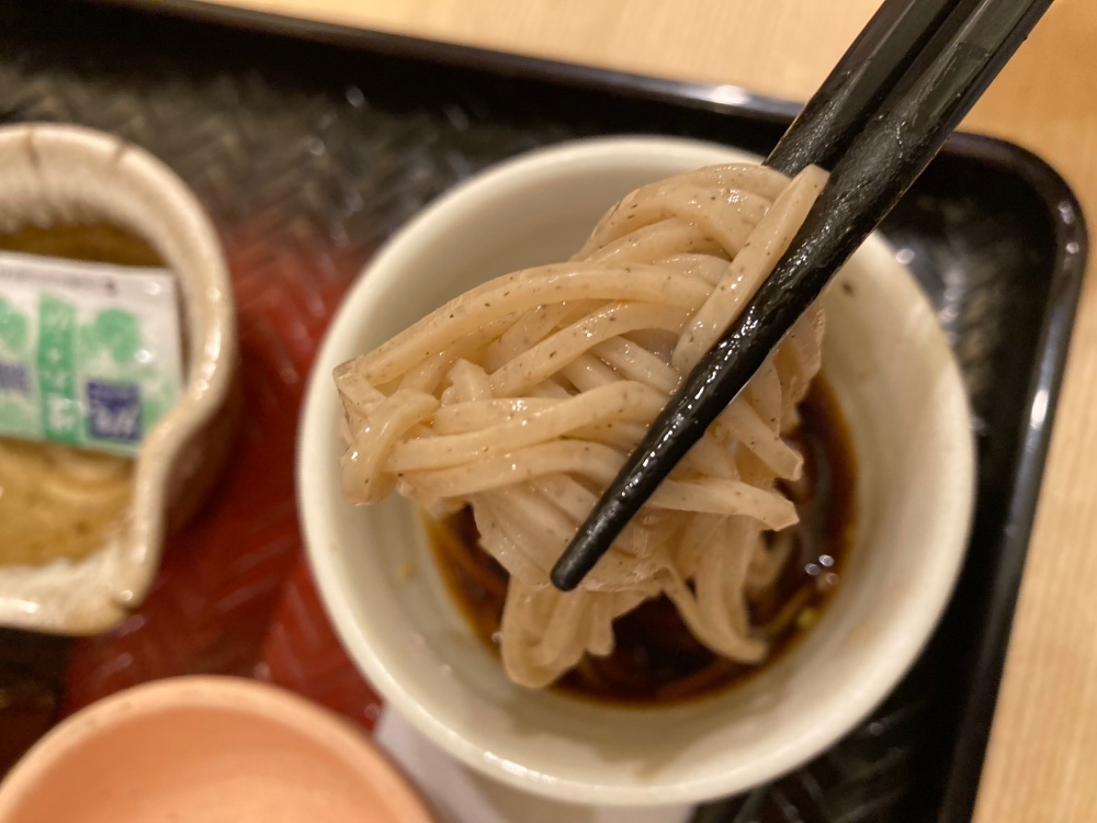 大戸屋 石垣島店の甘からだれの鶏竜田丼と麺のセット