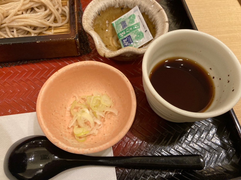 大戸屋 石垣島店の甘からだれの鶏竜田丼と麺のセット
