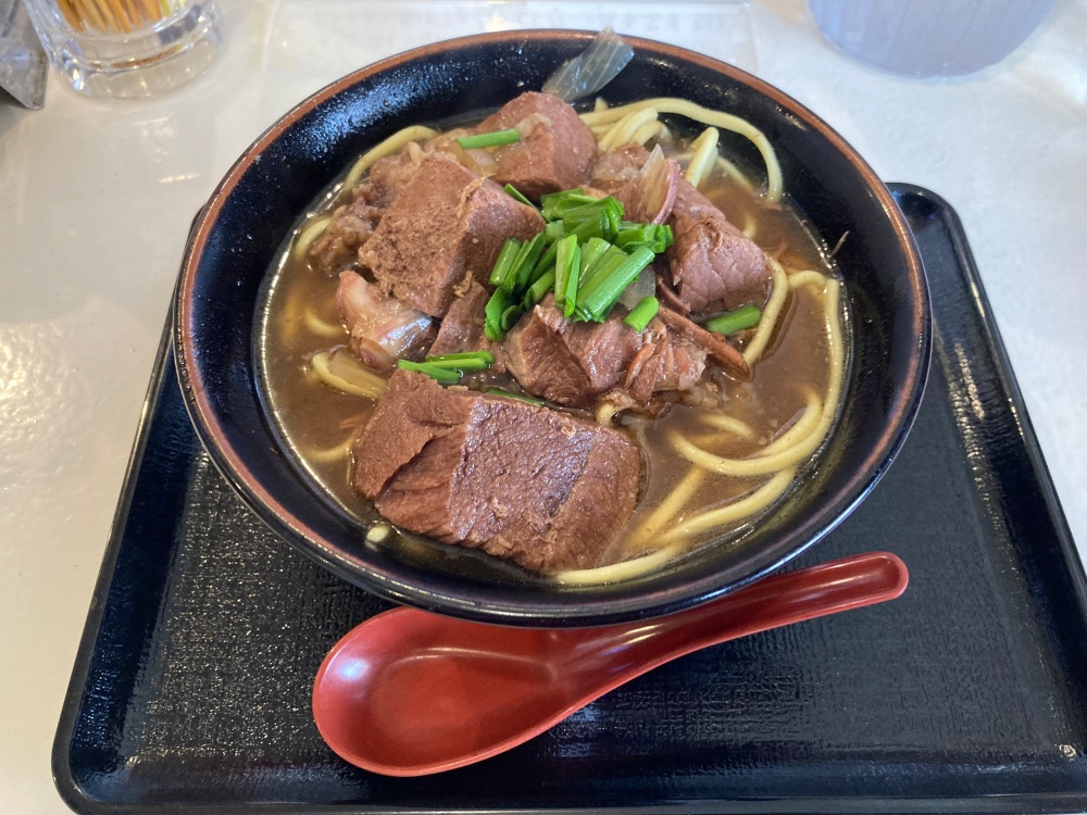 石垣島のあらかわ食堂の牛そば