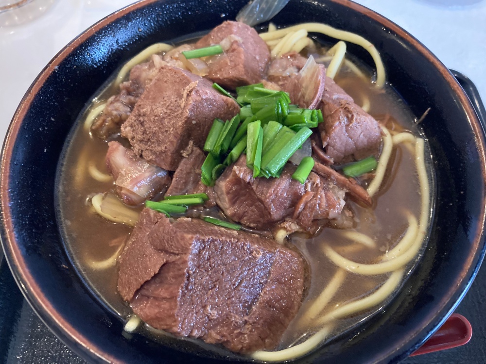石垣島のあらかわ食堂の牛そば