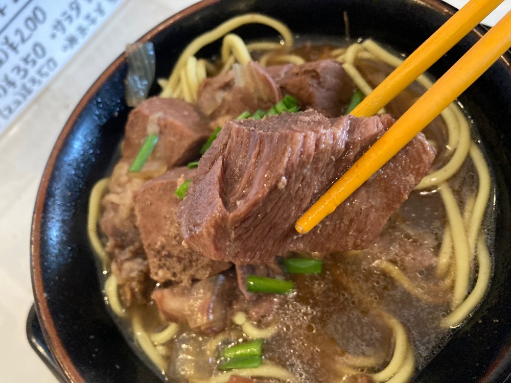 石垣島のあらかわ食堂の牛そば