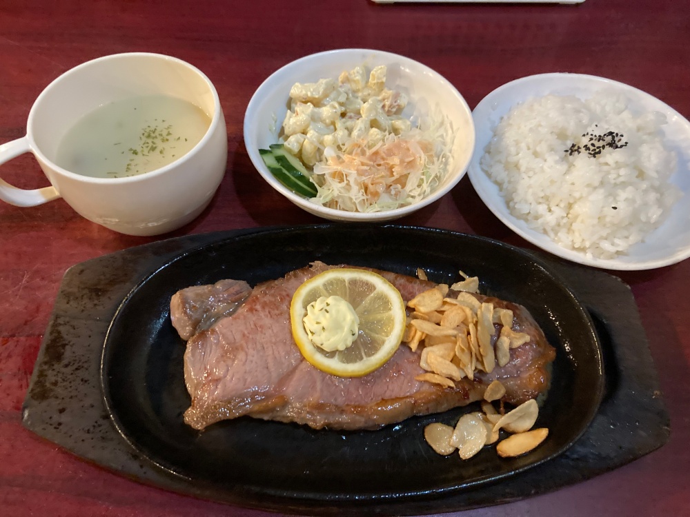 石垣島の喫茶店『喫茶ゴードン』のステーキセット