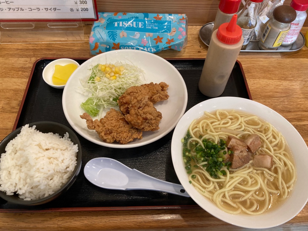 石垣島の『ひまわり食堂』の八重山そば定食