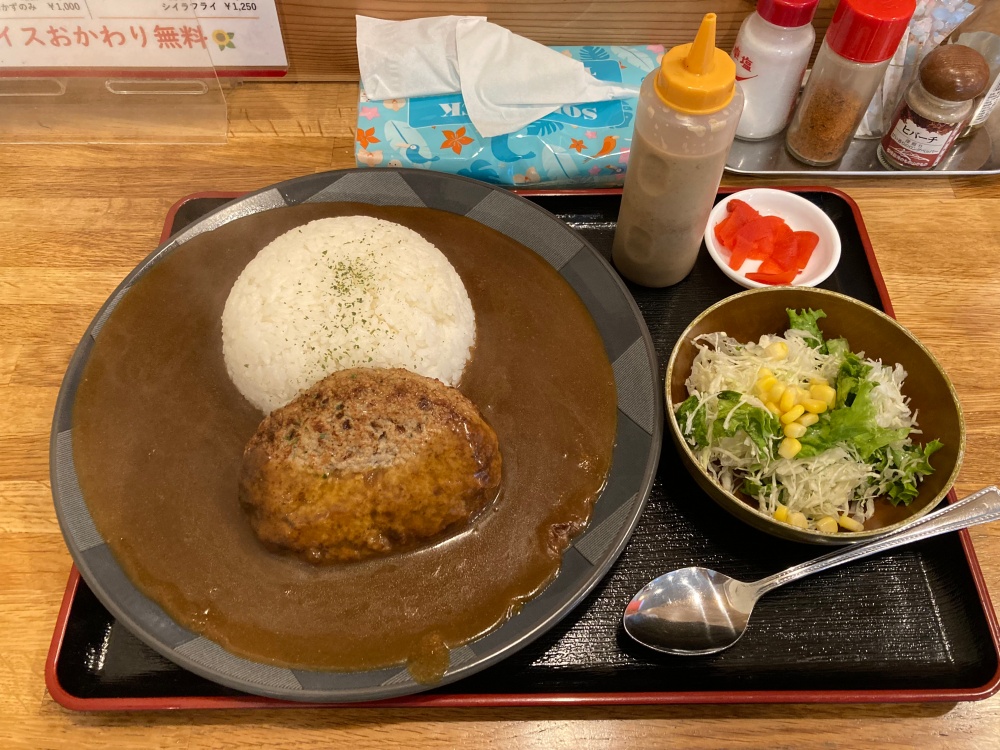 石垣島の『ひまわり食堂』のハンバーグカレー