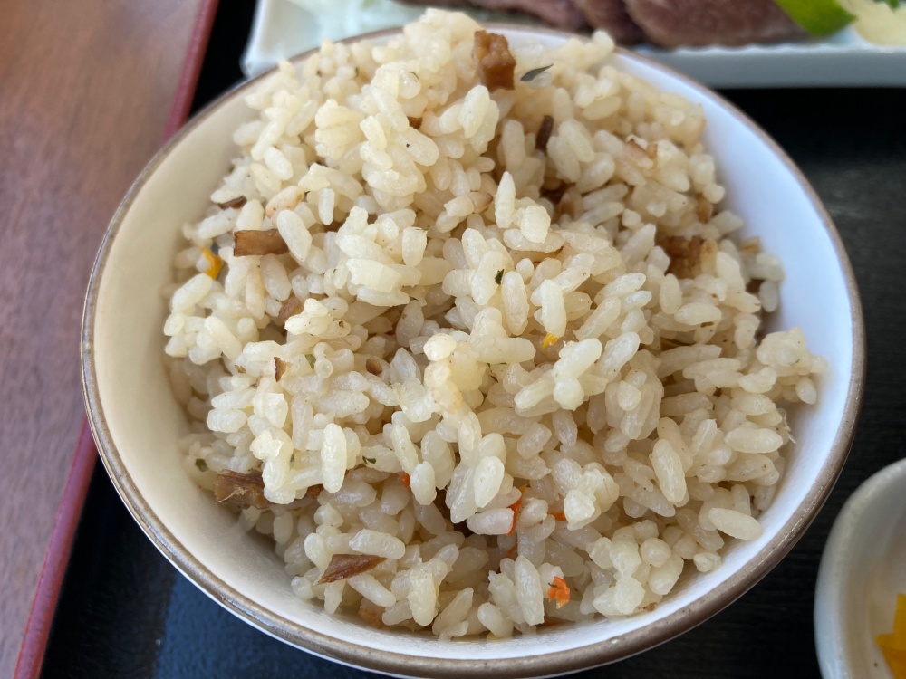 石垣島の食堂『かぶさ食堂』の炊き込みご飯