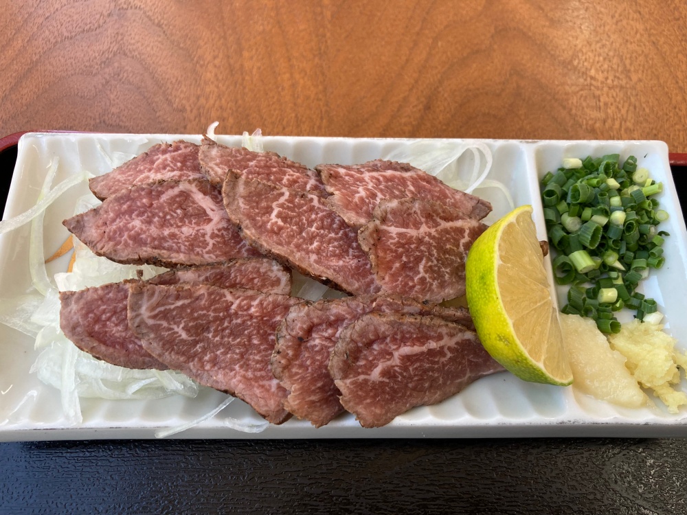 石垣島の食堂『かぶさ食堂』のそば・タタキ定食