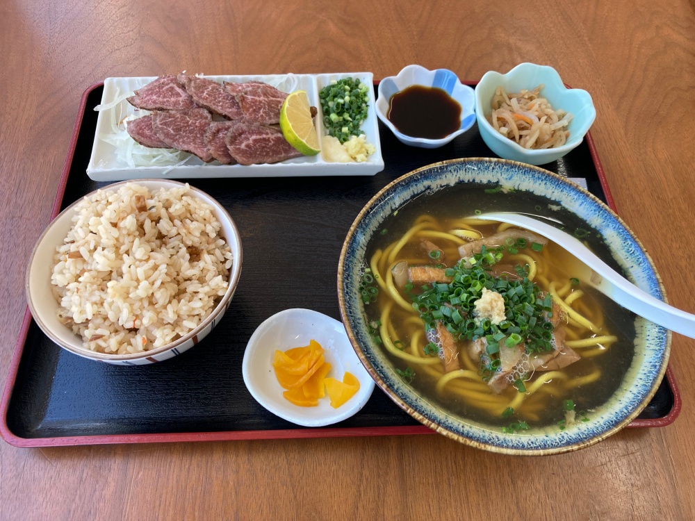 石垣島の食堂『かぶさ食堂』のそば・タタキ定食