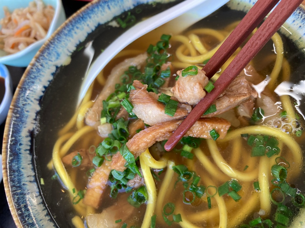石垣島の食堂『かぶさ食堂』のそば