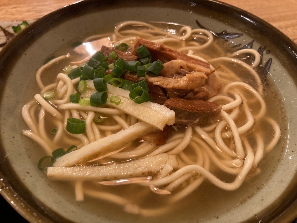 石垣島の『そば処 まーさん道』の八重山そば