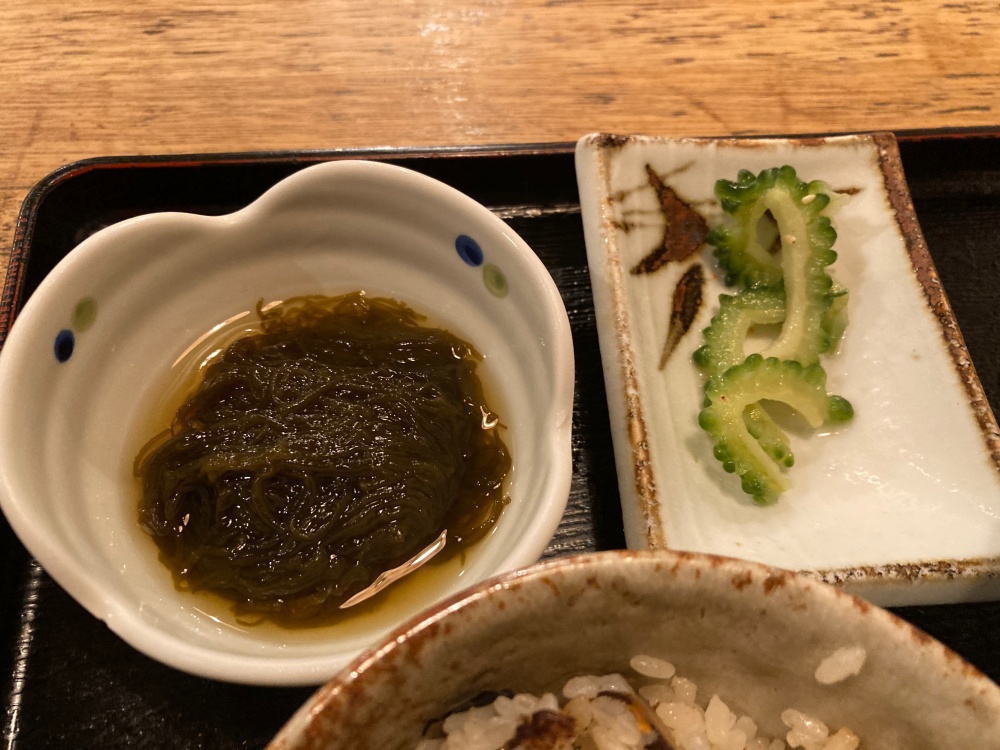 石垣島の『そば処 まーさん道』の石垣島産のもずく