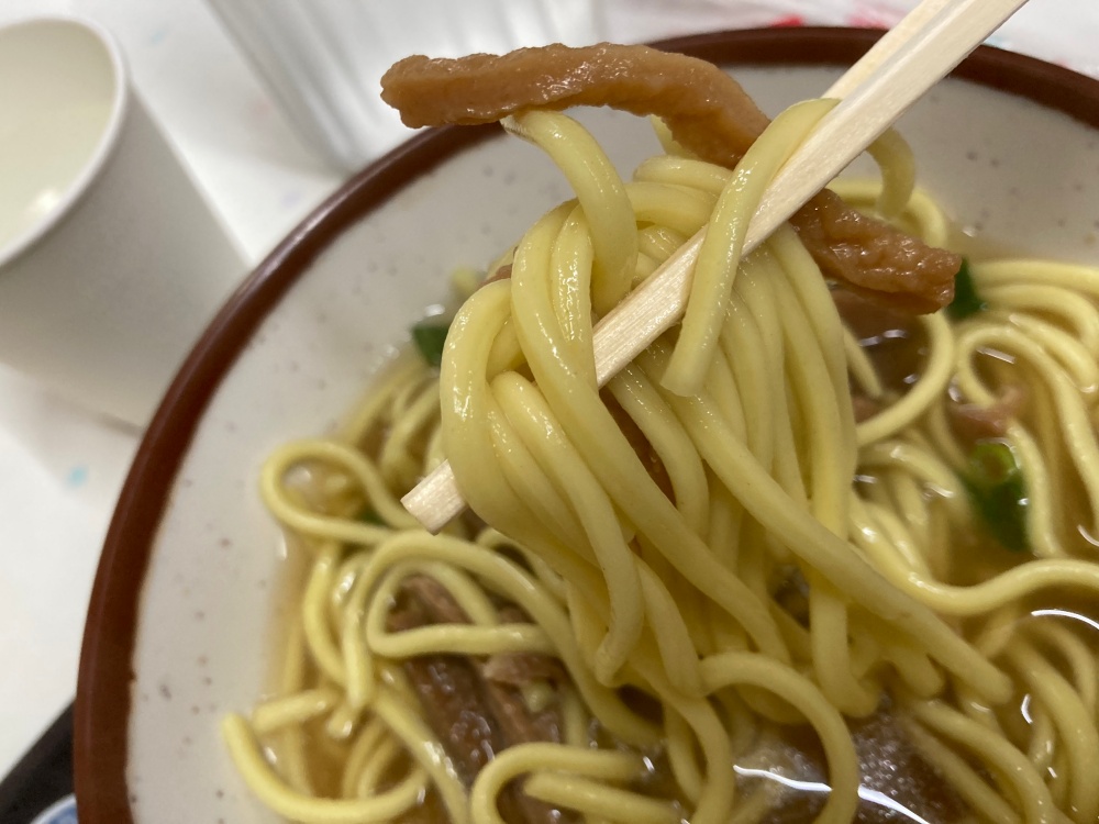 真仁屋そば屋(まーにやーそばや)の八重山そば