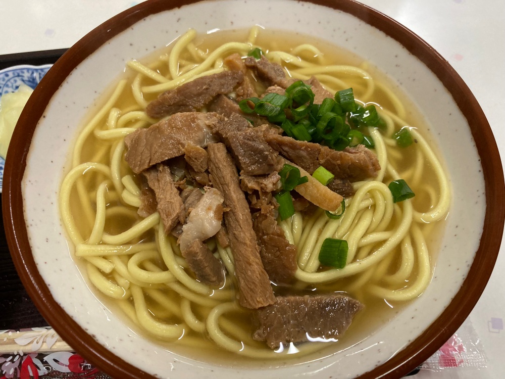 真仁屋そば屋(まーにやーそばや)の八重山そば