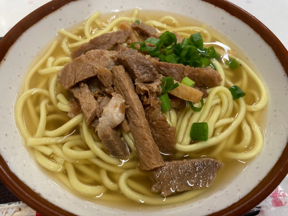 真仁屋そば屋(まーにやーそばや)の八重山そば