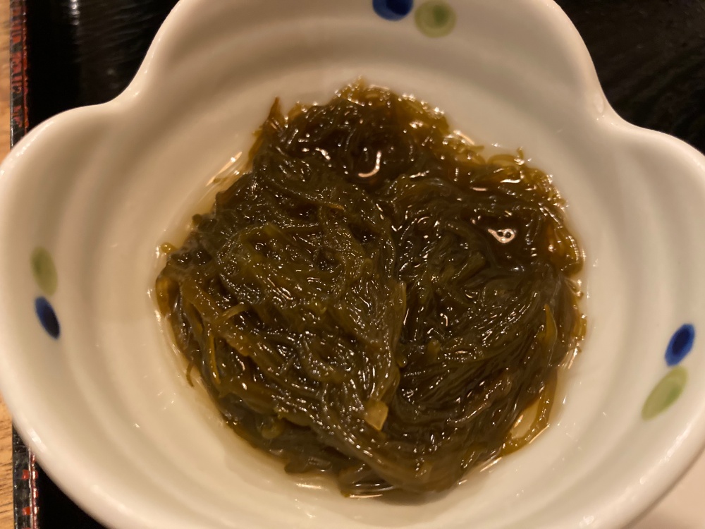 石垣島の『そば処 まーさん道』の石垣島産のもずく