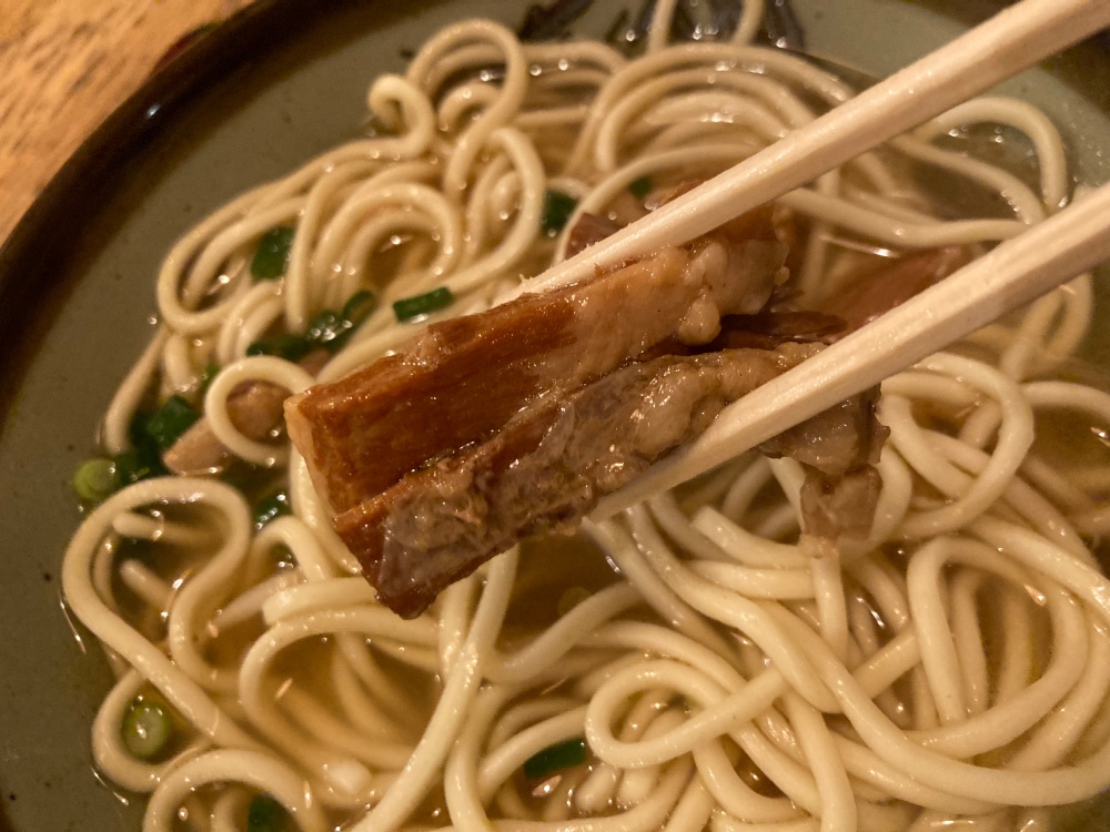 石垣島の『そば処 まーさん道』の八重山そば