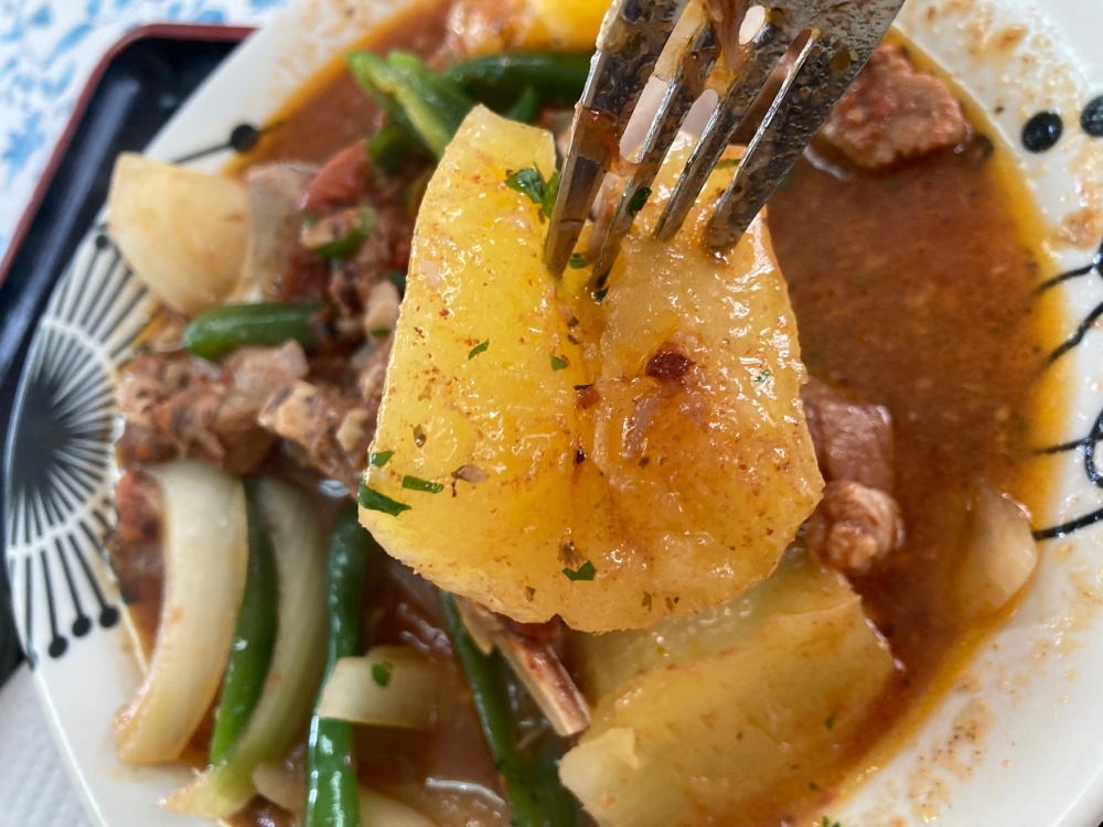 石垣島の沖縄＆南米料理屋『もろみや』のコスティージャ