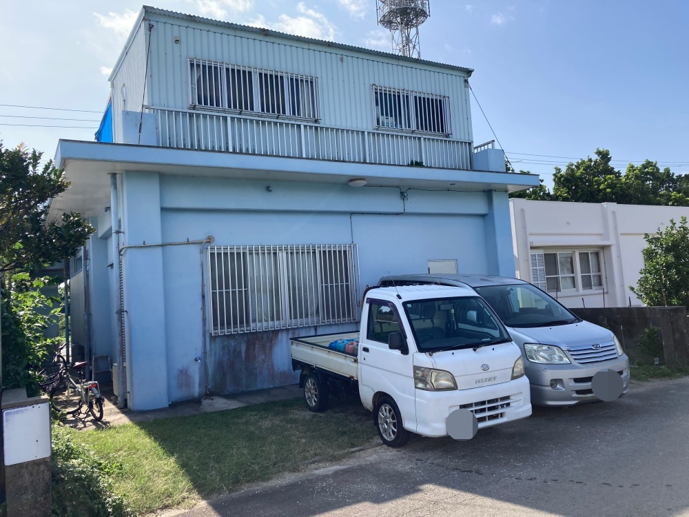 石垣島の沖縄＆南米料理屋『もろみや』の駐車場