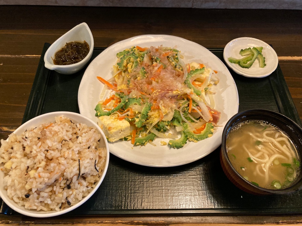 八重山そば 夢乃屋本店のゴーヤチャンプルーセット