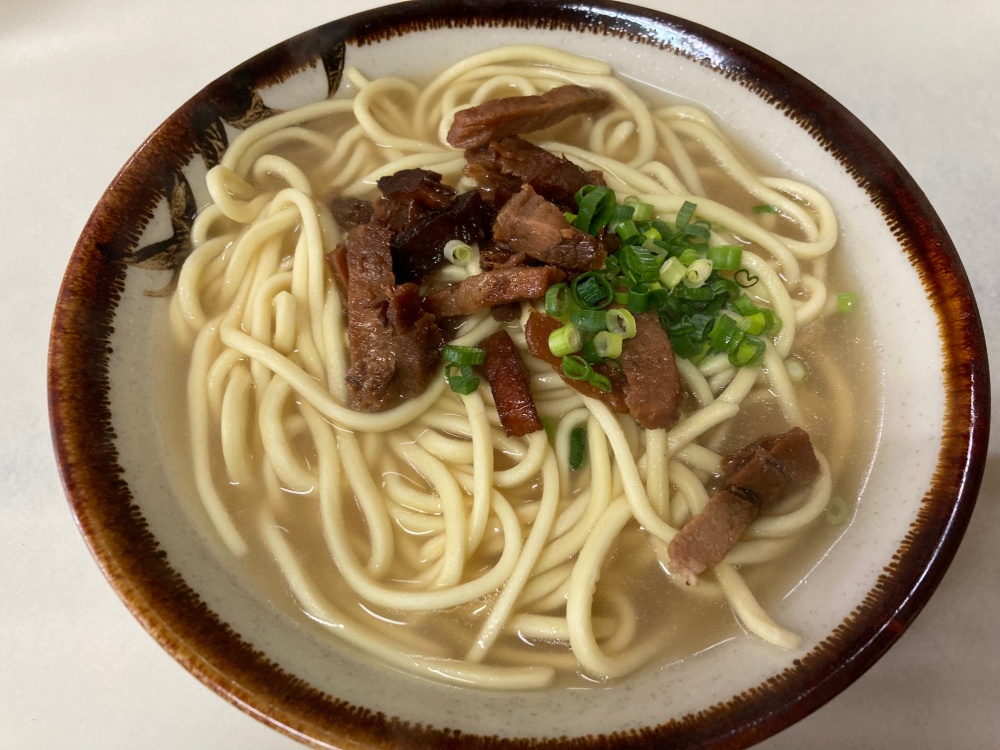 石垣島のなかよし食堂の八重山そば