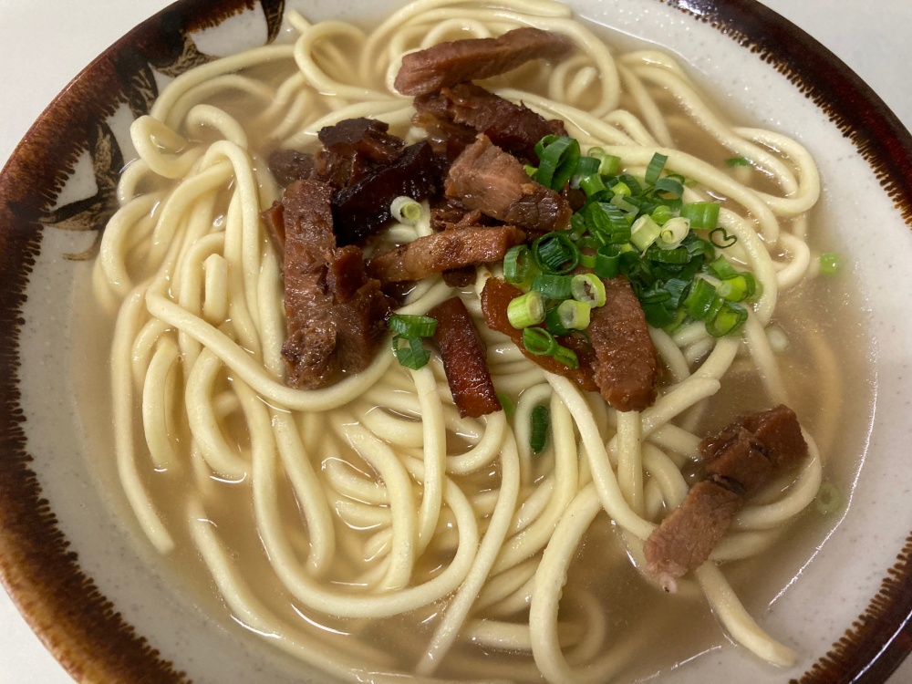 石垣島のなかよし食堂の八重山そば