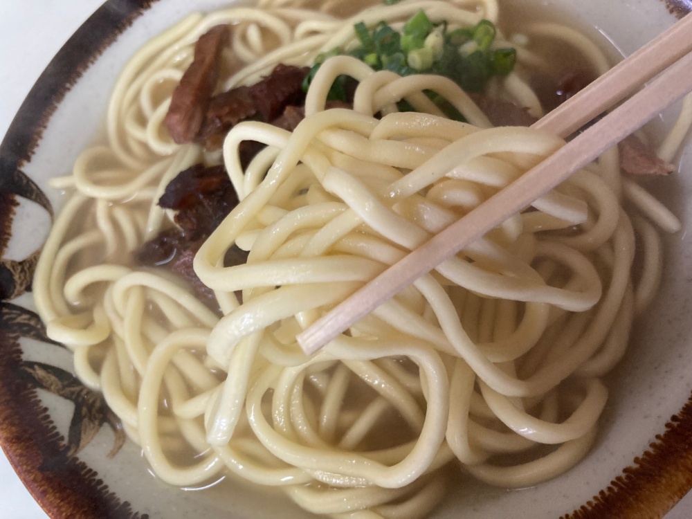 石垣島のなかよし食堂の八重山そば