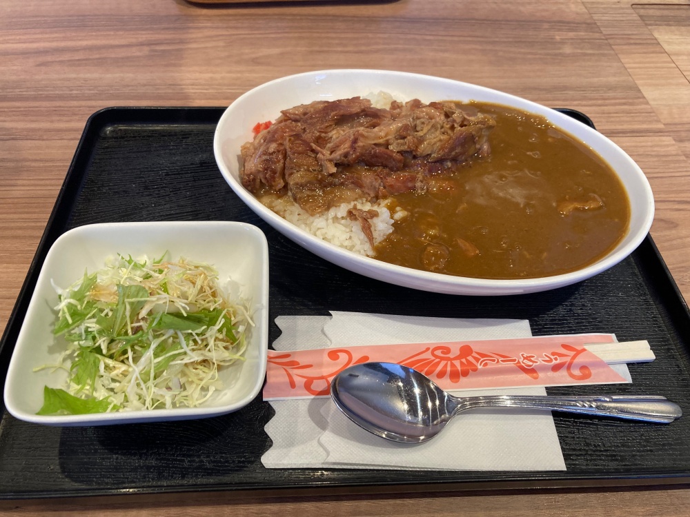 石垣島の食堂『オアシス』のソーキカレー