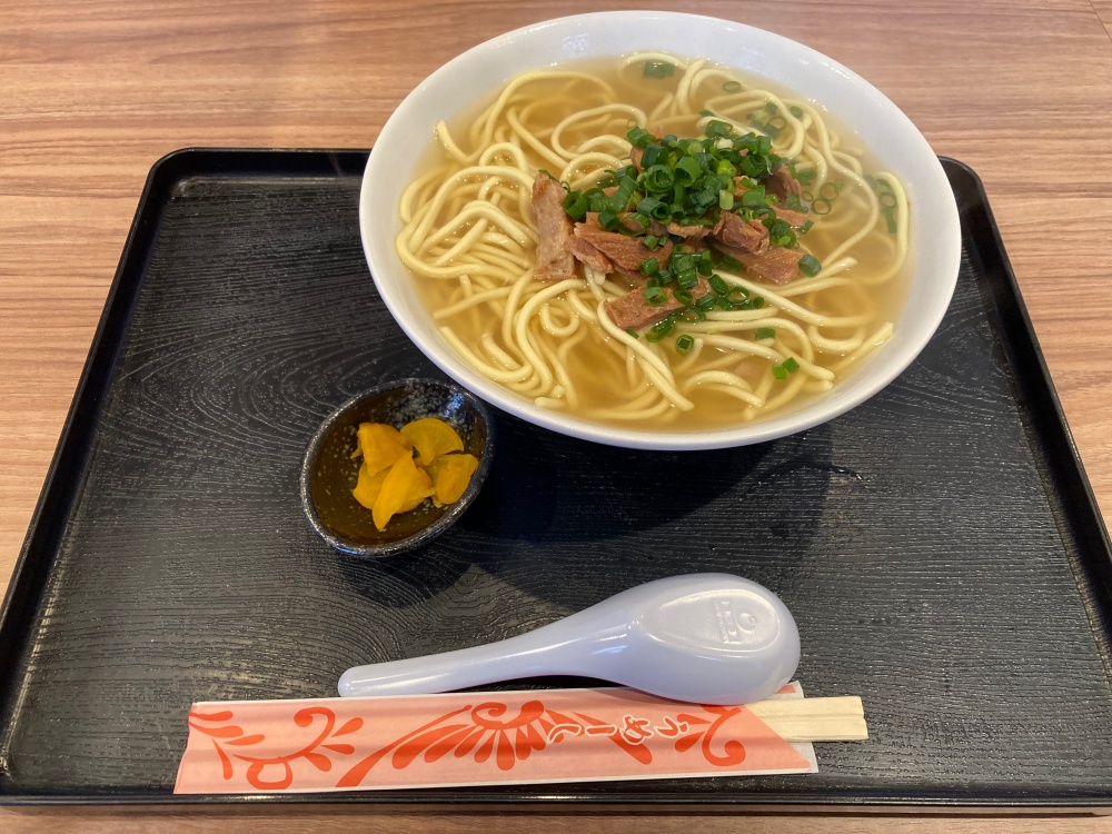 石垣島の食堂『オアシス』の八重山そば